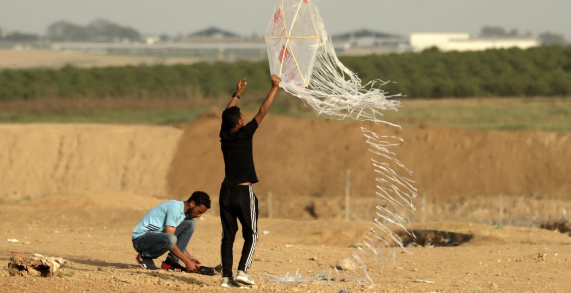 طائرات ورقية حارقة في قطاع غزة